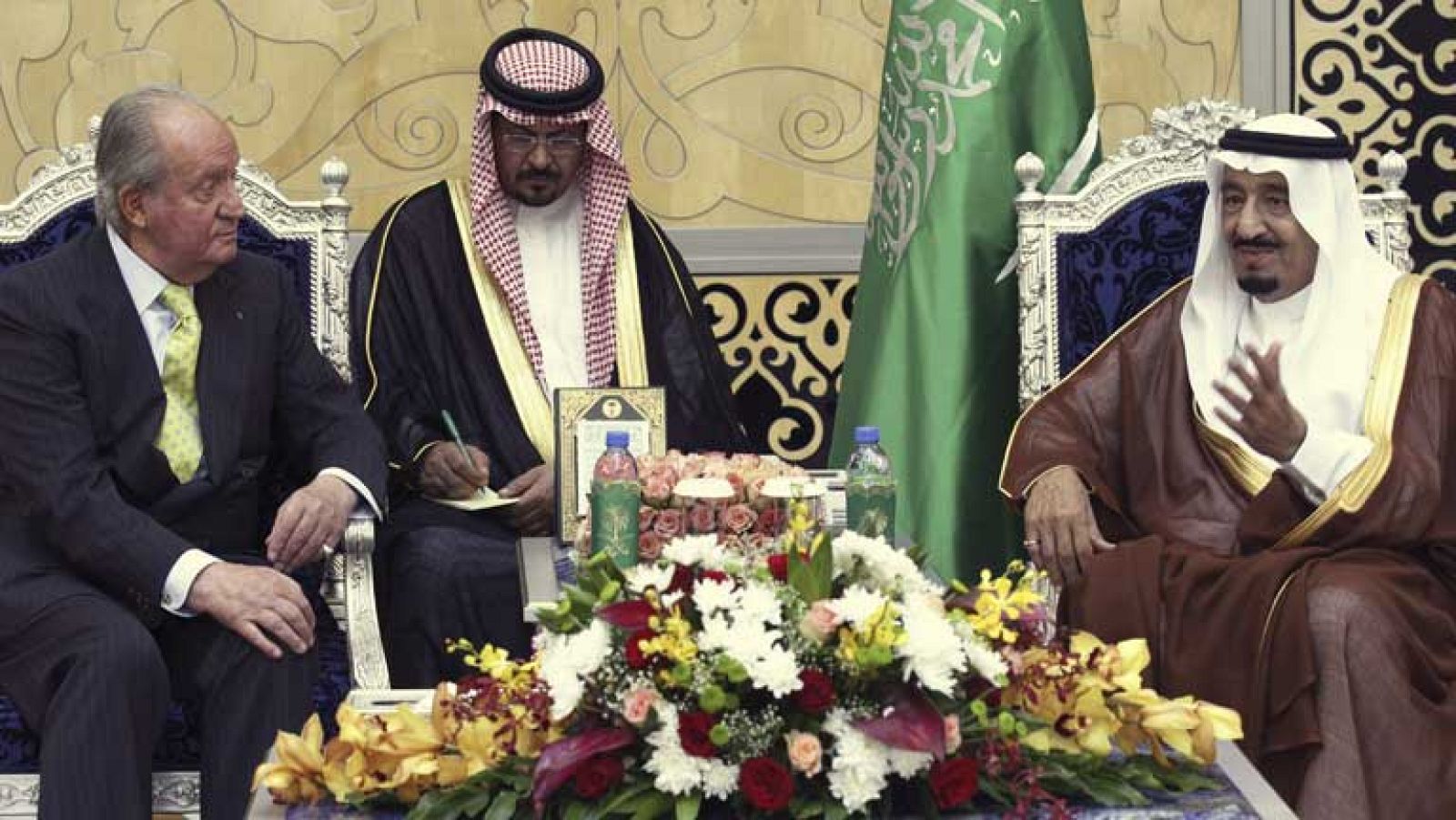 El rey llega a Arabia Saudí en su gira por los países del Golfo Pérsico