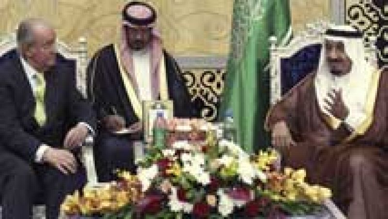 El rey llega a Arabia Saudí en su gira por los países del Golfo Pérsico