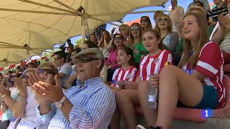 La otras secciones del club rojiblanco han vivido este domingo una jornada especial ya que la victoria en la Liga del primer equipo es un éxito para todos. Desde los más pequeños hasta las féminas, todos han querido felicitar a Simeone y los suyos.