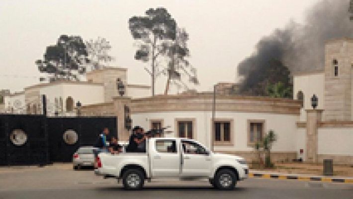 Un grupo armado toma el Parlamento en Libia
