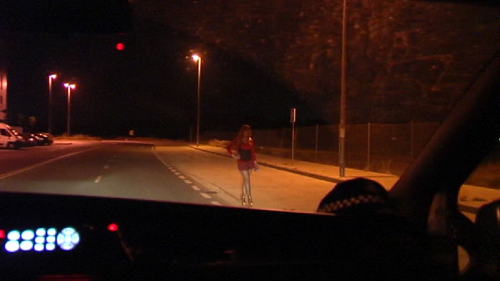 Persecución de la prostitución callejera con multas a las prostitutas y sus clientes