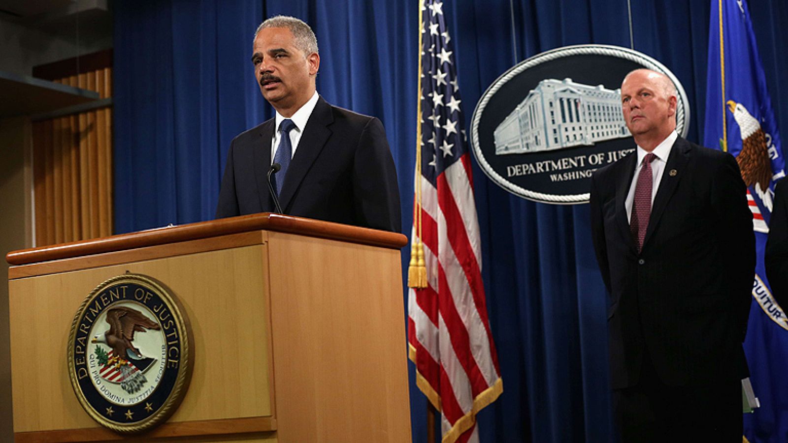 EE.UU. presenta cargos de espionaje industrial contra cinco militares chinos | Ver