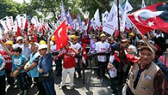 El miedo, la resignación y precariedad laboral forman el día a día en la mina turca siniestrada