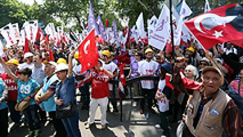 El miedo, la resignación y precariedad laboral forman el día a día en la mina turca siniestrada