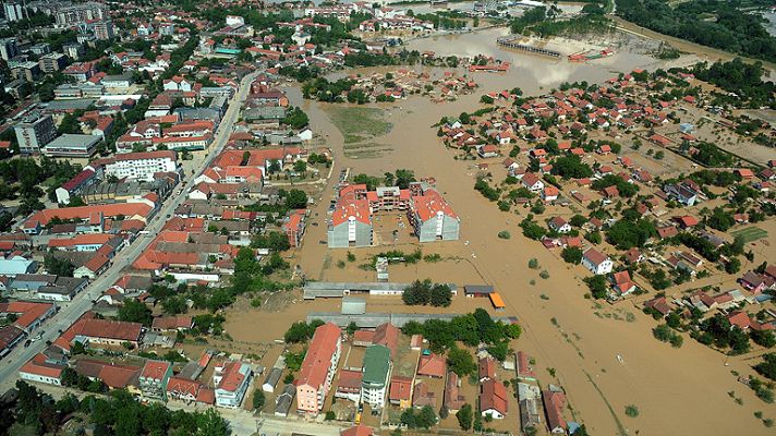 Telediario 1 - Las inundaciones arrasan los Balcanes y dejan 41 muertos y miles de evacuados