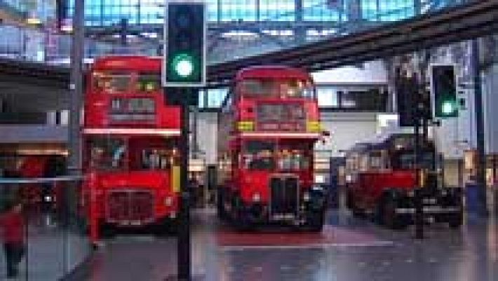Exposición sobre los autobuses de dos pisos de Londres