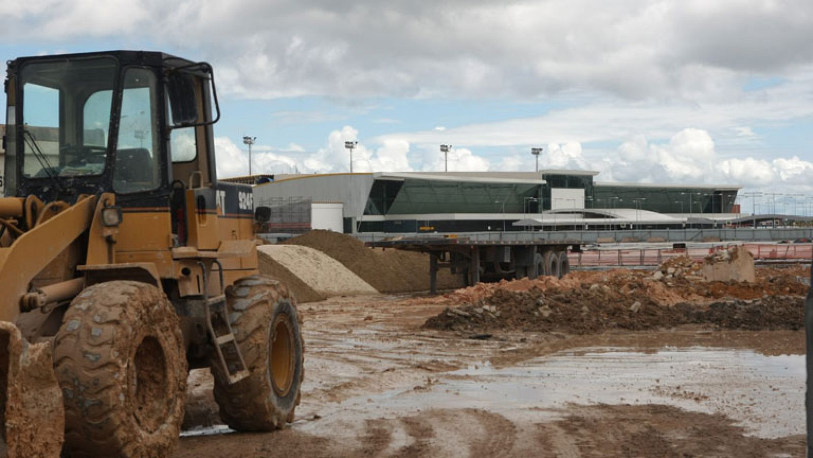 Derrumbe del techo del aeropuerto de Manaos, una de las sedes del Mundial | Ver