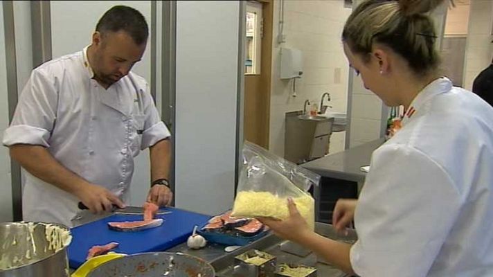 Telediario 1 - El Ejército se pone el delantal