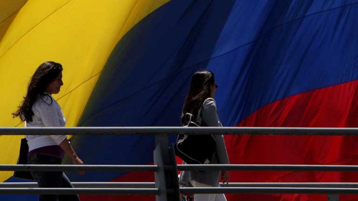 Telediario 1 - Primera vuelta de las elecciones presidenciales en Colombia