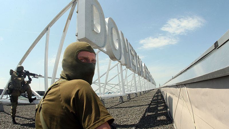 Continúan los combates un día después de las elecciones en Ucrania