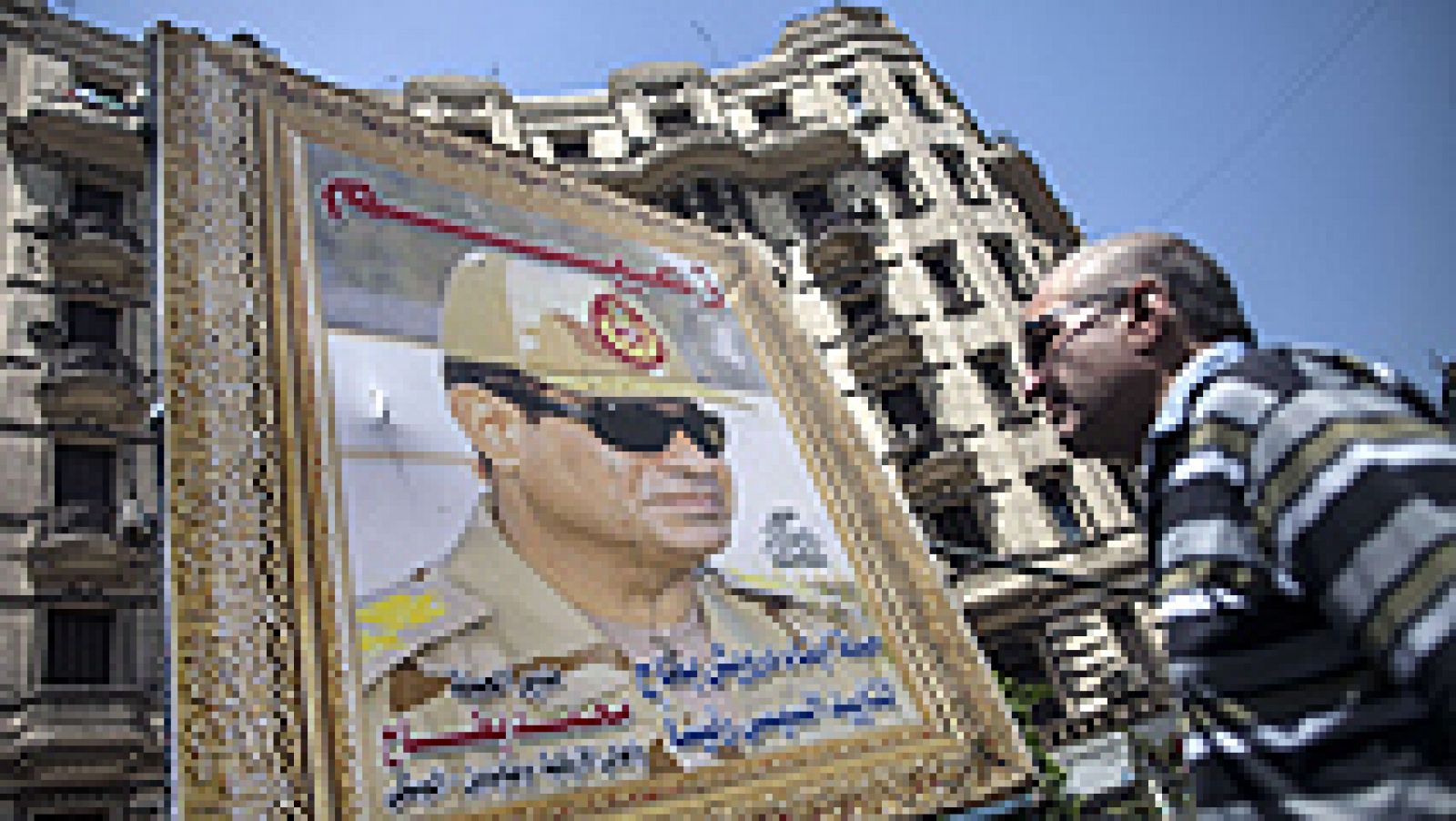  Los egipcios comenzaron hoy a votar en unas elecciones presidenciales destinadas a encumbrar al exjefe del Ejército Abdelfatah al Sisi, al margen de las denuncias de irregularidades y del boicot islamista. Casi 54 millones de egipcios están llamados a votar en los cerca de 14.000 colegios electorales habilitados en todo el país, y que mañana volverán a hacerlo a la misma hora.