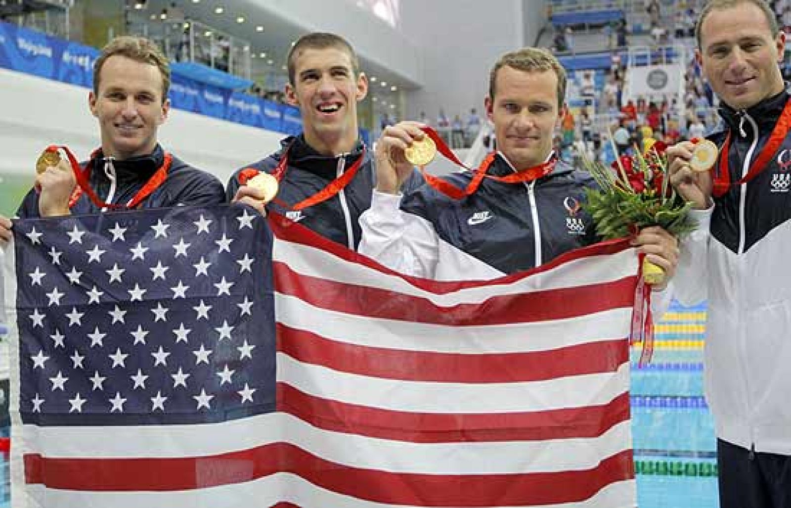 El estadounidense Michael Phelps ha conseguido una gesta histórica al lograr ocho oros en unos mismos juegos olímpicos, el último en el 4x100 estilos. 