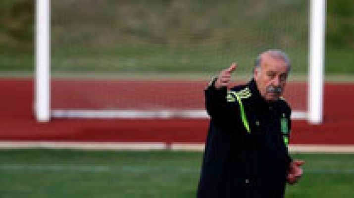 Del Bosque ensaya con Cesc de falso '9'