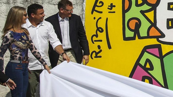 Telediario 1 - Ronaldo se enfrenta a Dilma Rouseff por la organización del Mundial