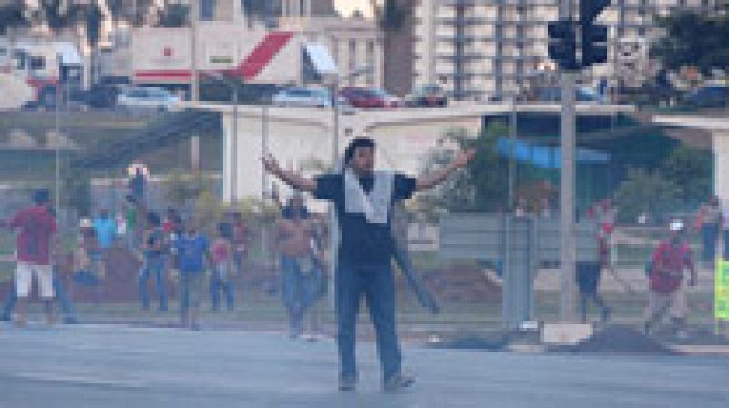 Las vísperas del Mundial se vive en Brasil entre protestas y la incorporación de los últimos jugadores