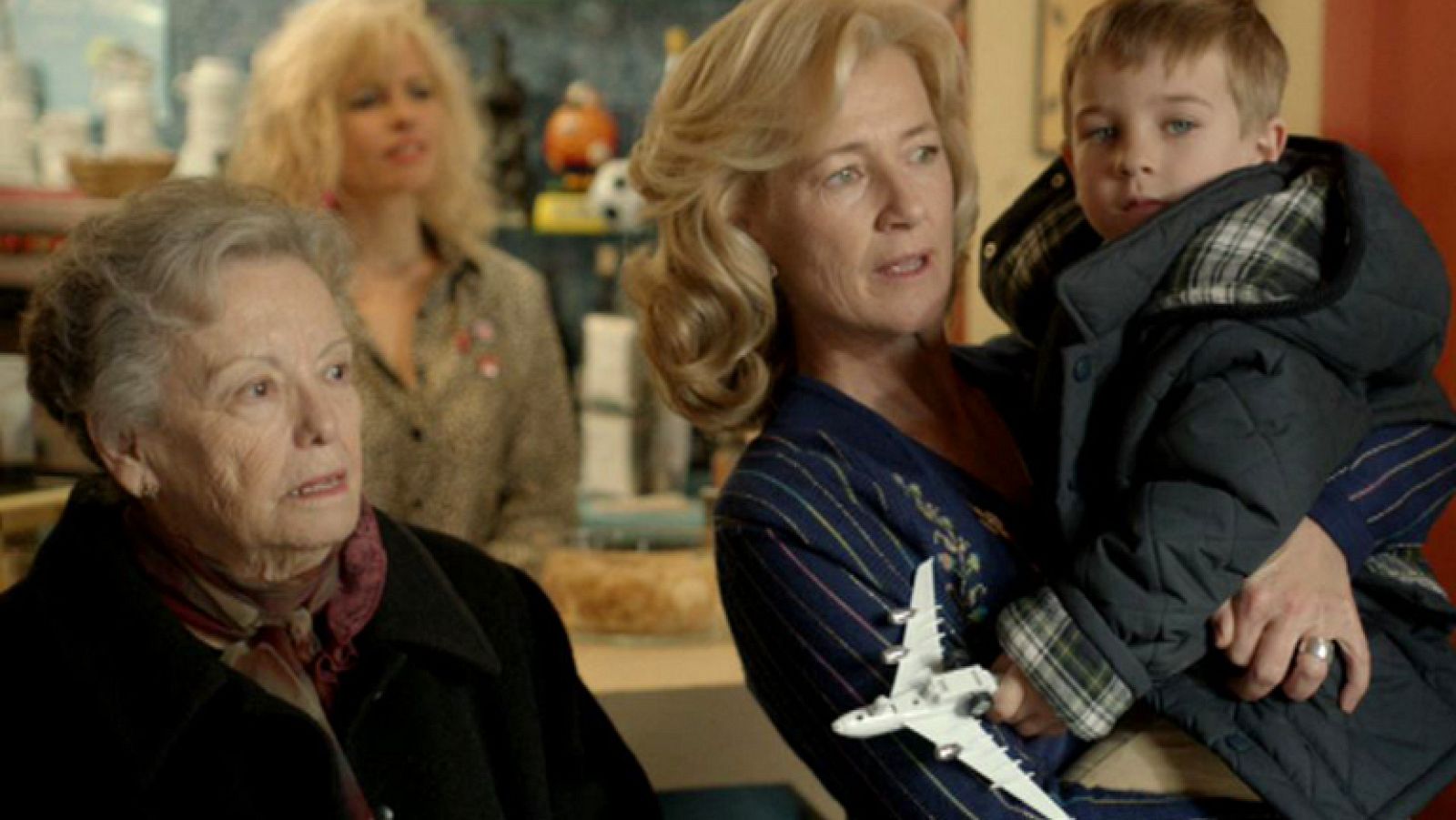 Cuéntame cómo pasó - La familia Alcántara conoce a Chelo, la nueva amiga de Toni