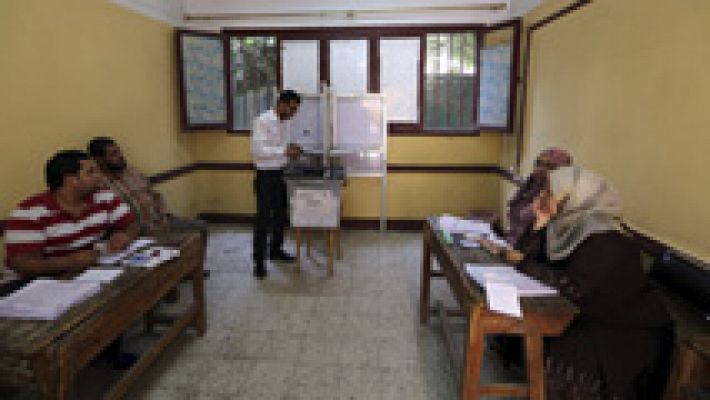 Telediario 1 - Cierran los colegios tras la tercera y última jornada electoral en Egipto