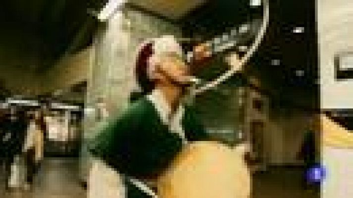 Telediario 1 - La fama cuesta, también para tocar en el metro de Nueva York