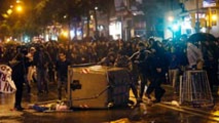 Telediario 1 - Los Mossos detienen a 25 personas en la tercera jornada de protestas en Barcelona