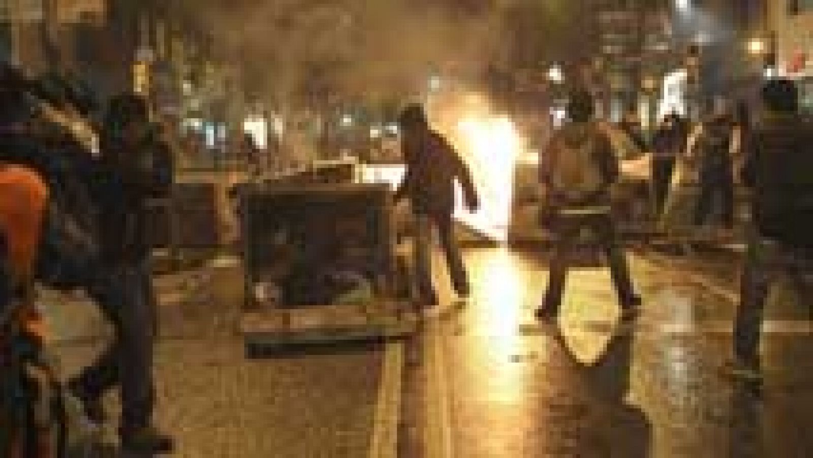 30 detenidos en la noche más violenta en el barrio de Sants 