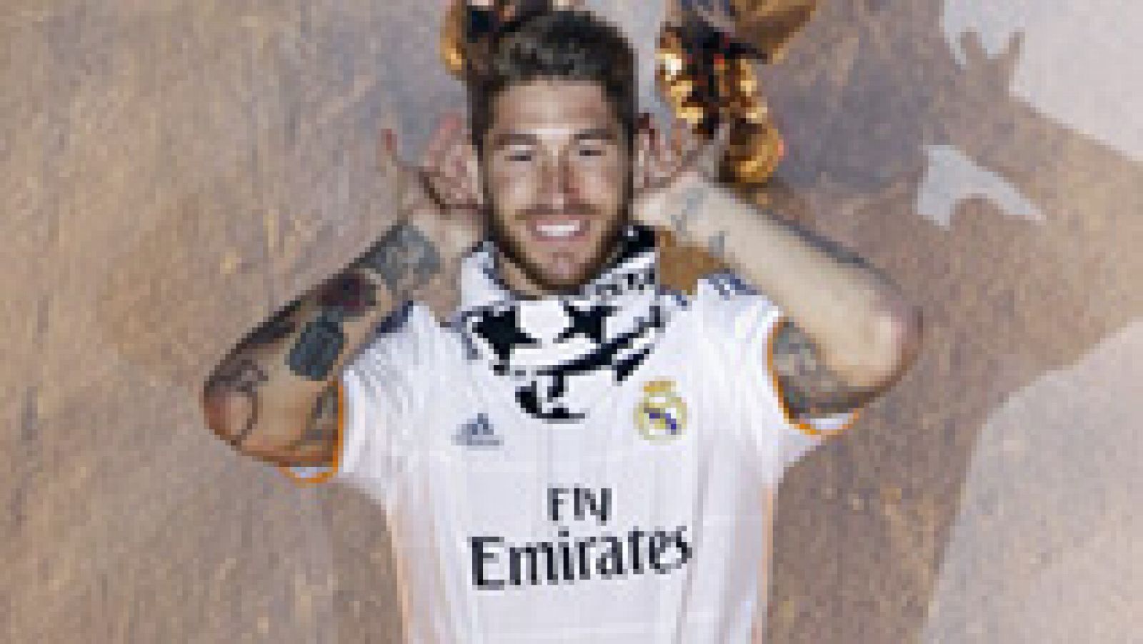 Sergio Ramos va a recibir un homenaje en el Ayuntamiento junto a otro sevillano inolvidable, Rafael Gordillo. Hemos estado en Camas, donde creció Sergio Ramos, para que nos cuenten cómo era de pequeño.