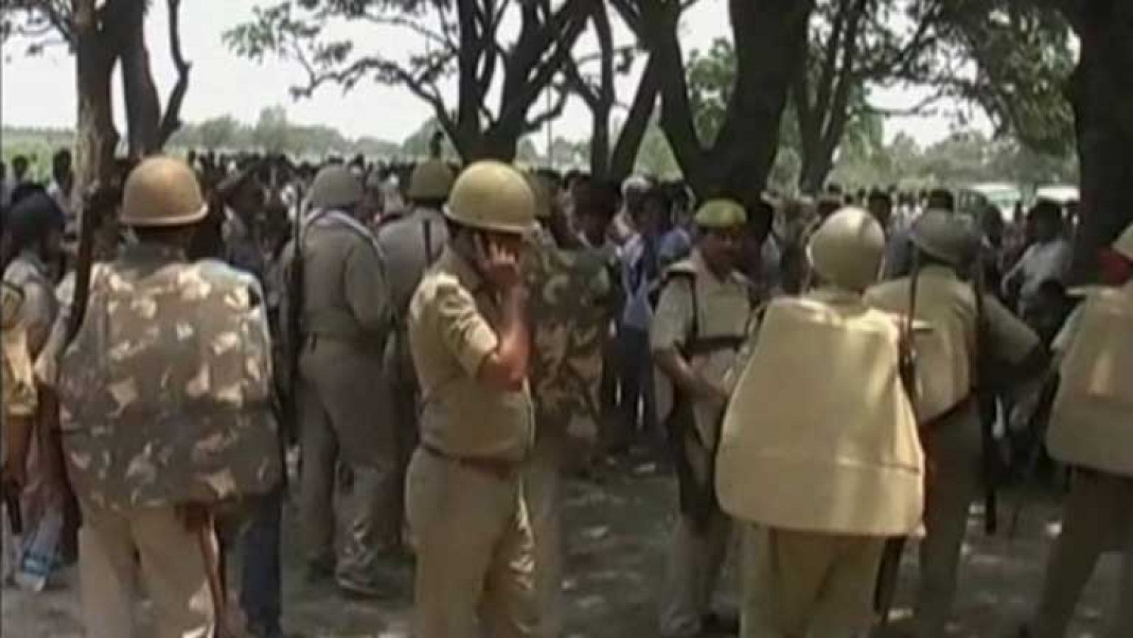 Un grupo de hombres viola y asesina a dos niñas y cuelga sus cadáveres