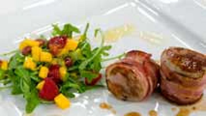 RTVE Cocina - Solomillo albardado con ensalada y salsa de mermelada