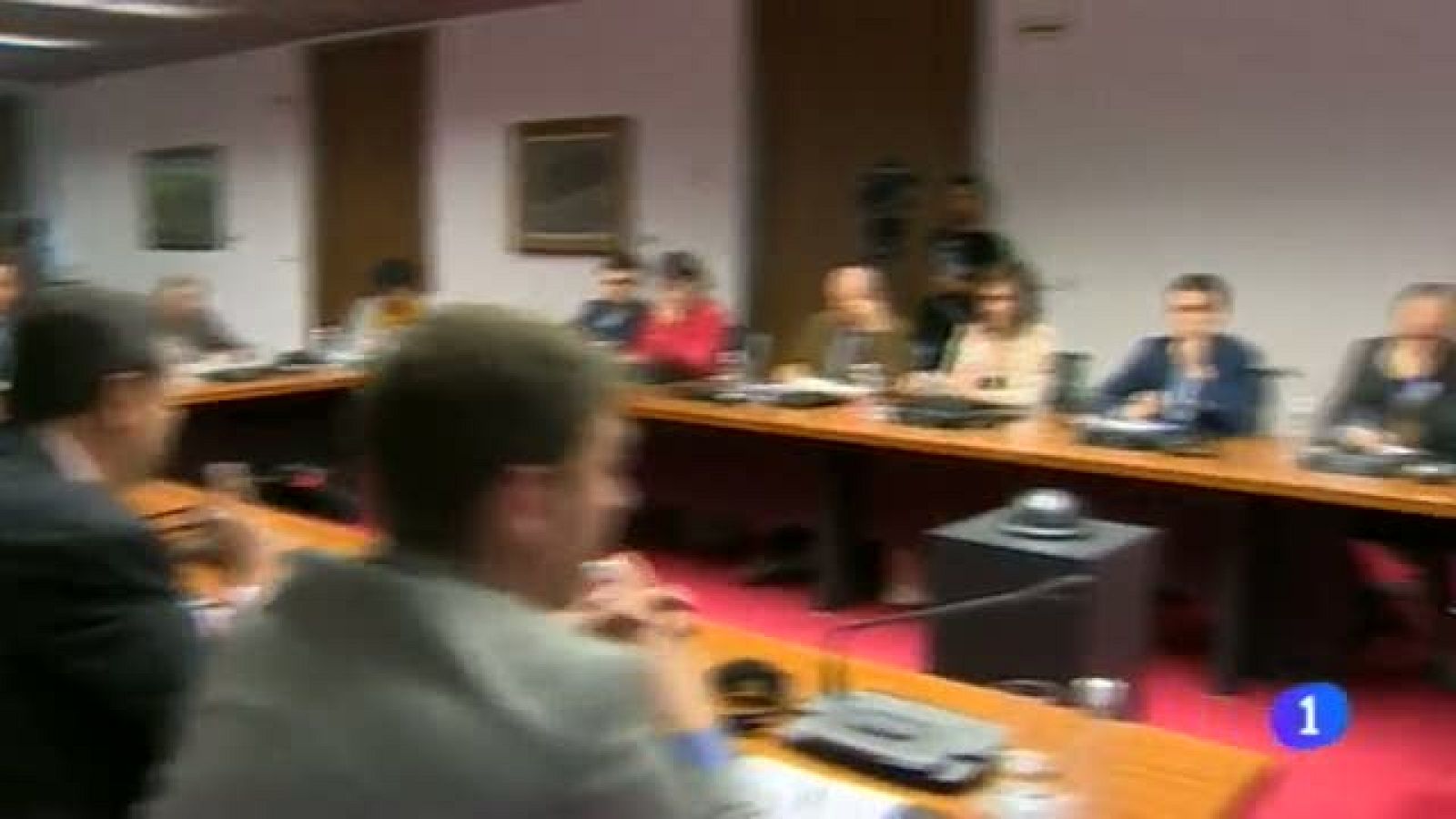  Barcina manifiesta sus discrepancias con el Estado por el grado de cumplimiento del los objetivos de déficit para 2013. Roberto Jiménez apoya a Susana Díaz para liderar el PSOE pero no apuesta por nadie en concreto para sucederle en el liderazgo del PSN. Enrique Maya, alcalde de Pamplona, declara sentirse "triste" y preocupado por las circunstancias que concurrieron en la detención del dimitido concejal de UPN Ignacio Polo en un control de alcoholemia.  Archanco anuncia que dimitirá como presidente de Osasuna en cuanto entregue al Gobierno de Navarra el plan de viabilidad para el club en el que pedirá una refinanciación de la deuda con Hacienda. - 30/05/2014