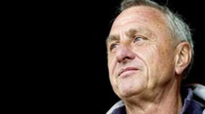 Telediario 1 - Cruyff: "Los que cuestionan la continuidad de Xavi son unos idiotas"