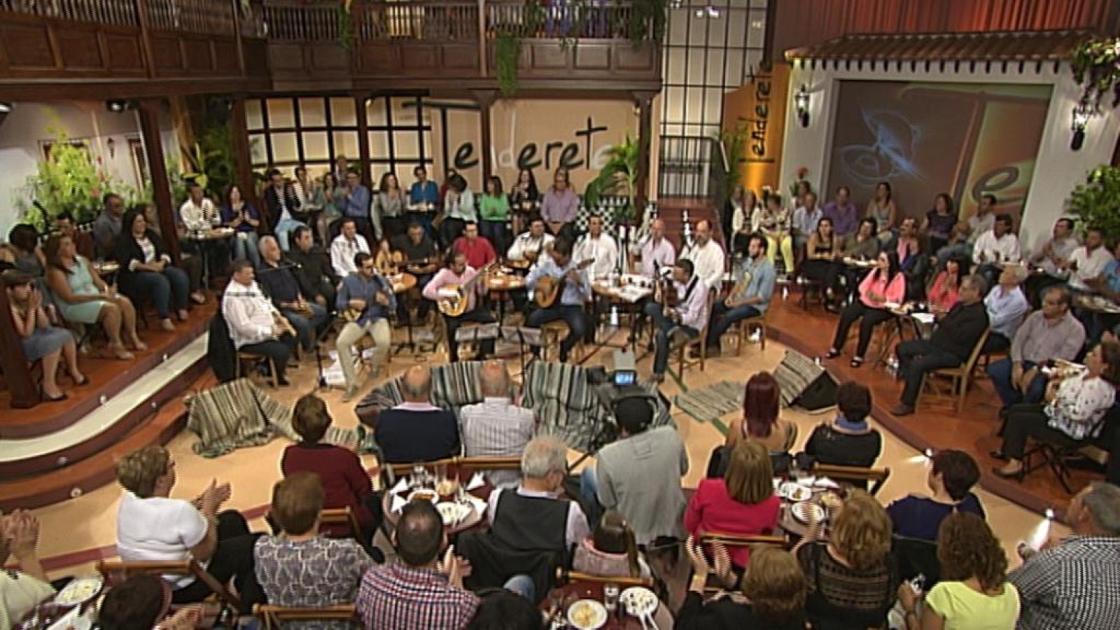 Tenderete - 01/06/14 "Tenderete" celebra el día de Canarias con "Los Tendereteros" y solistas de las Islas. - Tenderete | Ver