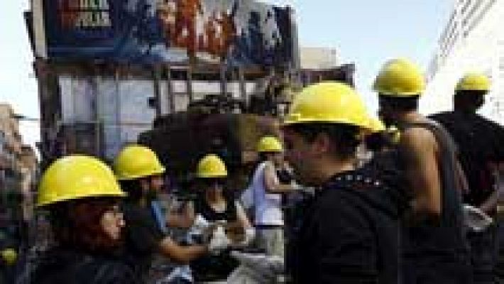 Telediario 1 - Vuelven a "reokupar" el edificio de Sants