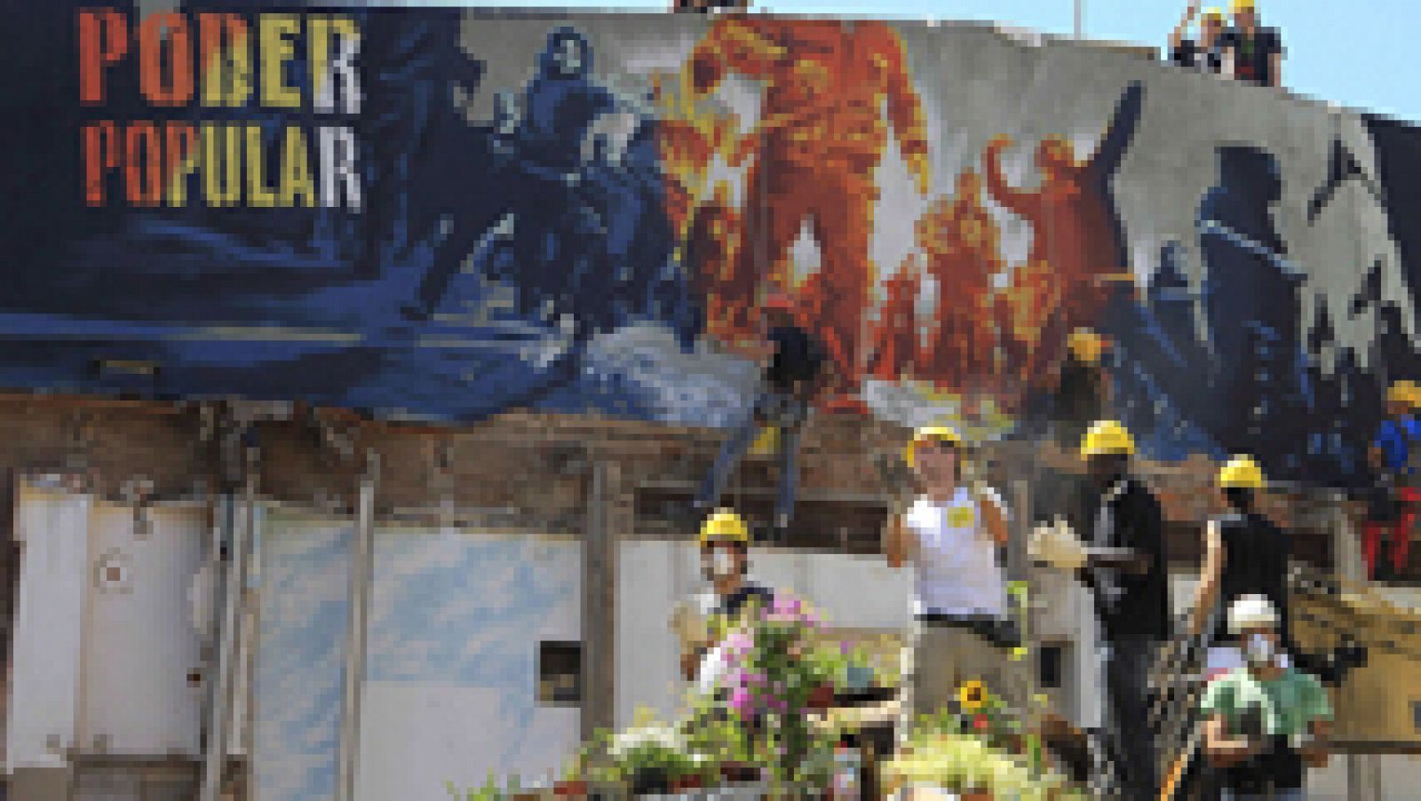 Miembros del colectivo okupa comienzan la reconstrucción de Can Vies