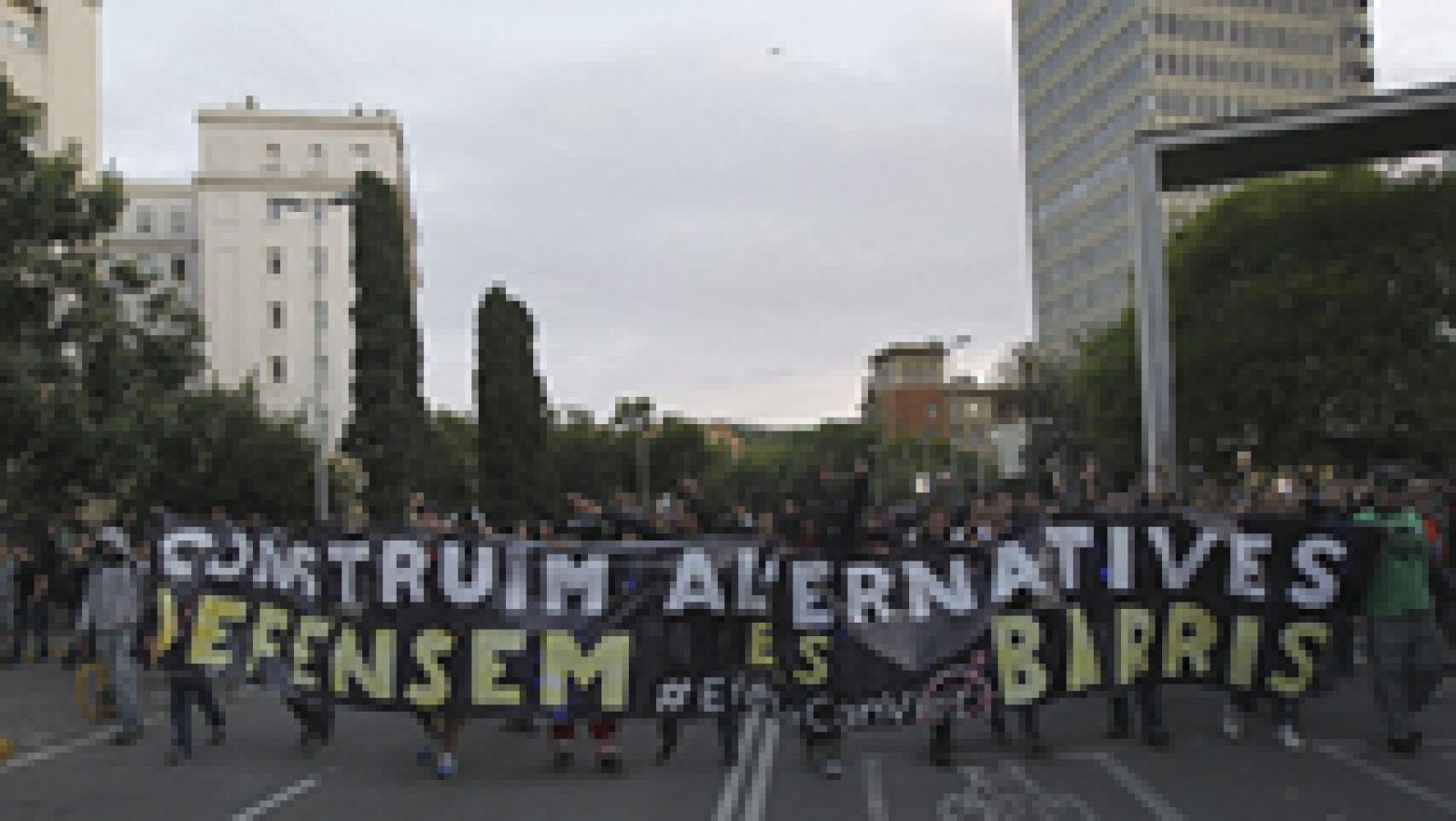 Manifestación de los colectivos de okupas de Can Vies para que les dejen seguir usando el edificio