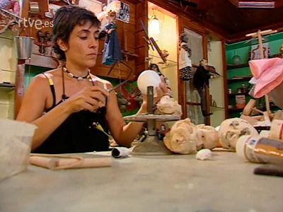 Paper maché i titellaire