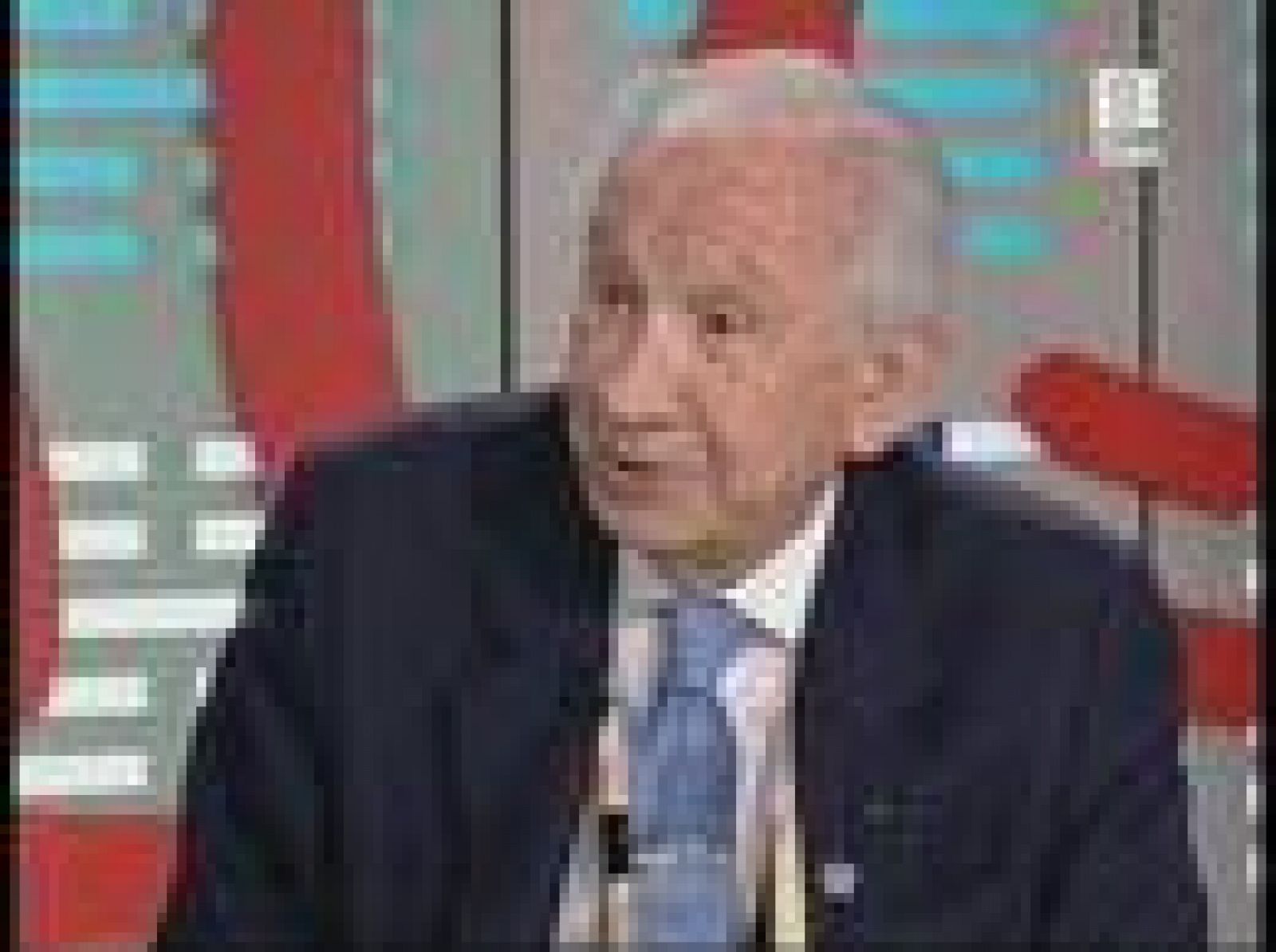 Entrevista en TVE al presidente honorífico del COI, Juan Antonio Samaranch, en la que habla de la actuación del deporte español en Pekín y de las críticas internacionales a Pekín antes del comienzo de los Juegos.