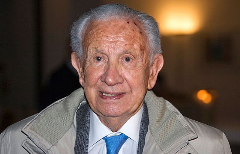 Entrevista en TVE al presidente honorífico del COI, Juan Antonio Samaranch, en la que habla de la actuación del deporte español en Pekín y de las críticas internacionales a Pekín antes del comienzo de los Juegos. 