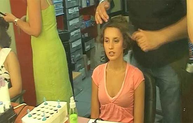 Amar en tiempos revueltos - Alberto Lloret