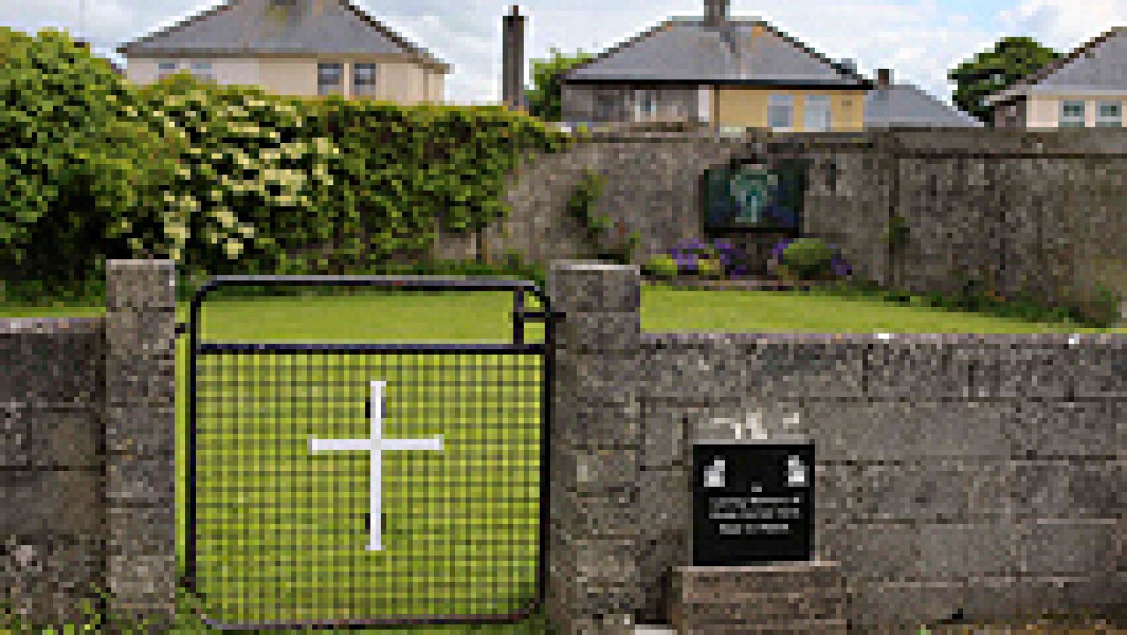 Telediario 1: Una fosa con 800 esqueletos niños aviva la polémica de los abusos de Iglesia irlandesa  | RTVE Play
