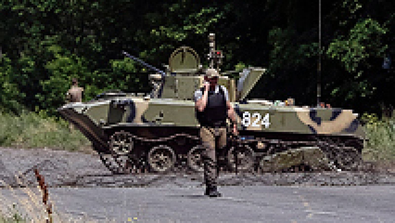 Rebeldes toman unidades militares y solicitan mil millones de dólares a Rusia | Ver