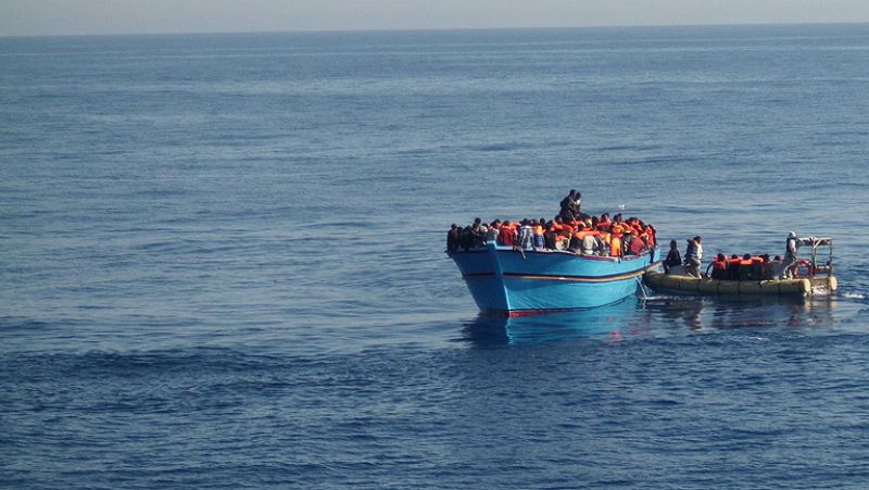 Dos mil quinientos inmigrantes a la deriva desatan la alarma en Italia 