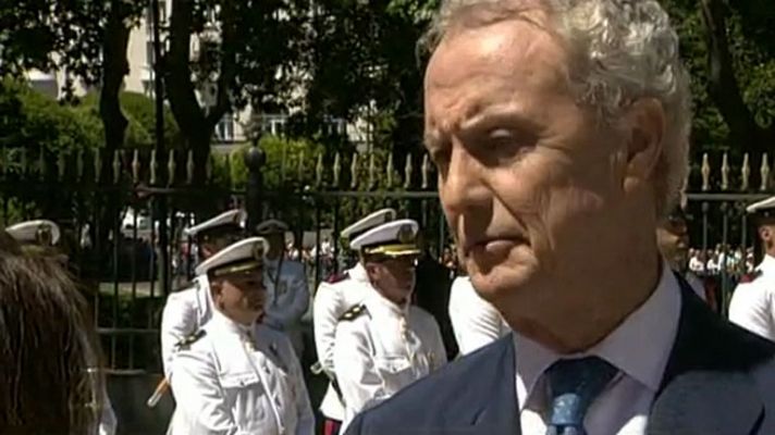 Especiales informativos - Morenés asegura que el relevo del rey será con "naturalidad"