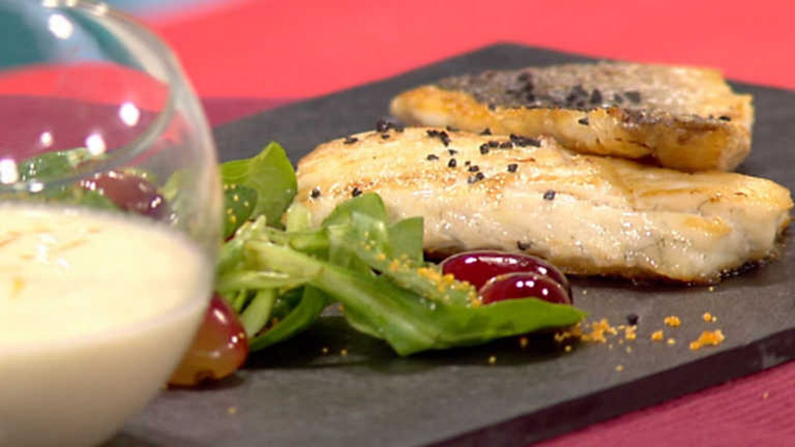 Cocina con Sergio - Lubina a la plancha con ajoblanco de cítricos - Ver ahora