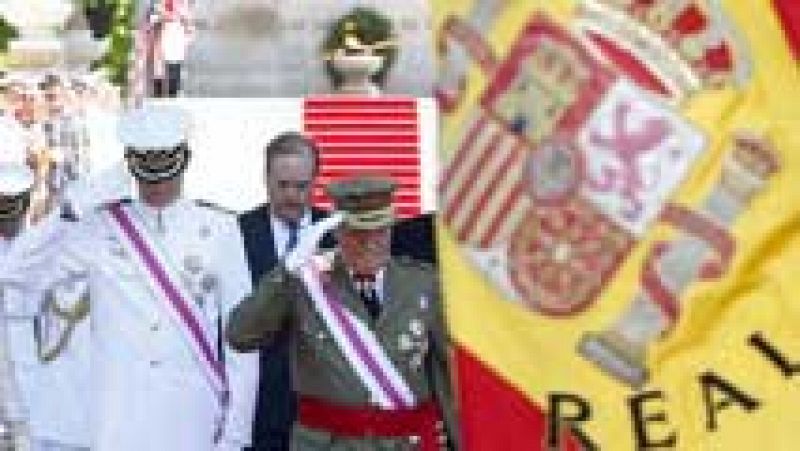 Rey y príncipe recibidos entre vítores y aplausos en el desfile de las Fuerzas Armadas