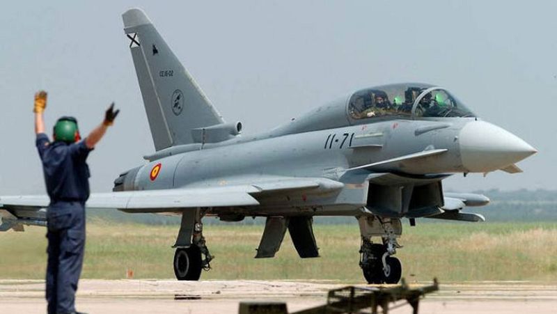 Muere el piloto de un caza al estrellarse durante un ejercicio de rutina en la base de Morón