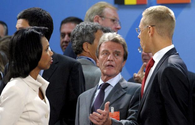  - La OTAN advierte a Rusia