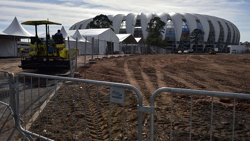 Arranca el Mundial con la mitad de las obras sin acabar  