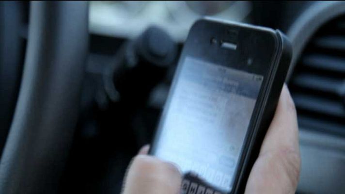 Telediario 1 - Teléfono al volante: un problema creciente