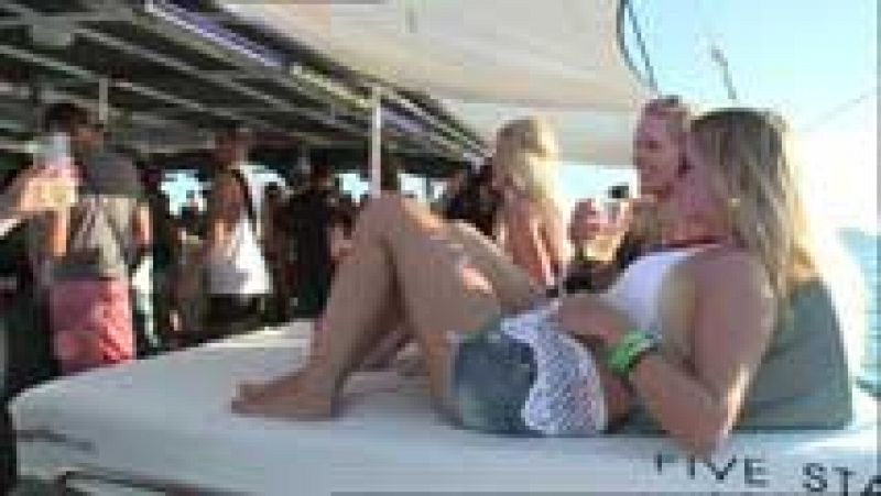 En Baleares quieren poner coto a las conocidas como 'party boats'