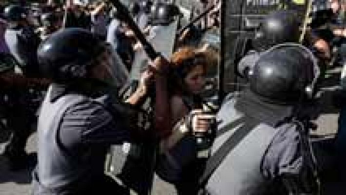 La policía brasileña reprime la primera protesta en el arranque del Mundial 