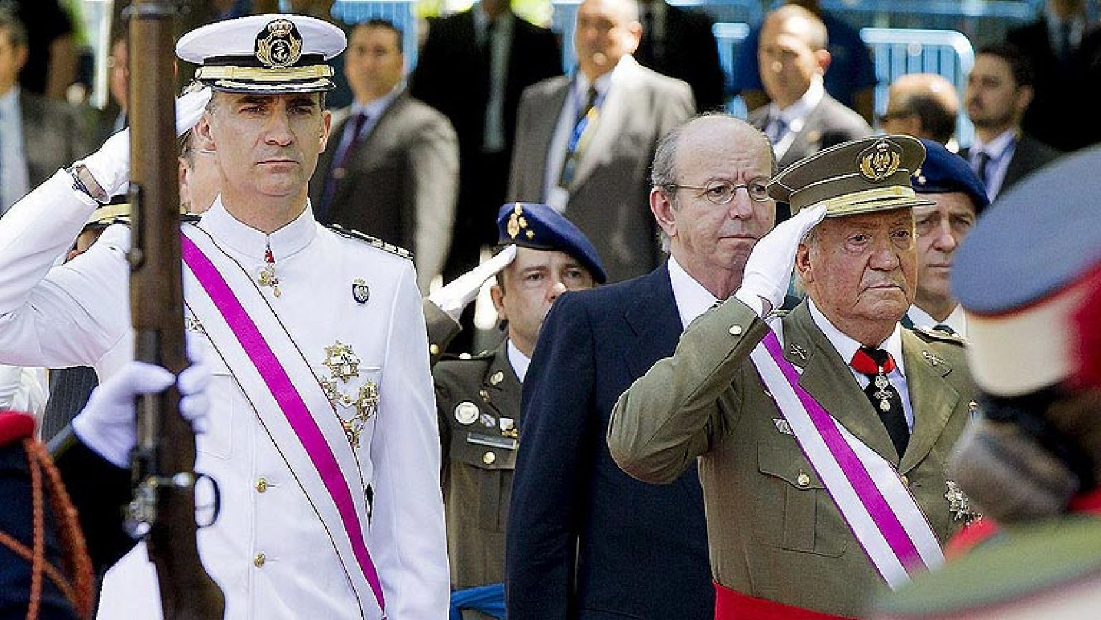 El rey Juan Carlos no acudirá a la proclamación de su hijo como Felipe VI | Ver